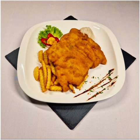 Rántott csirkemell vegyes körettel